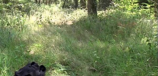  Leeloo baise un voyeur dans les bois pour son mari candauliste [Full Video]